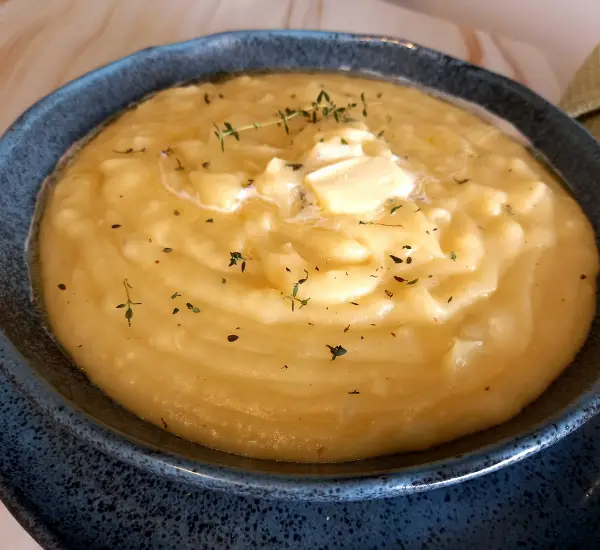 Easy Creamy Mashed Potatoes: A Homemade Side Dish Everyone Loves 31 Creamy Mashed Potatoes Featured 01