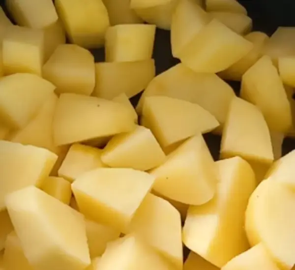 Easy Creamy Mashed Potatoes: A Homemade Side Dish Everyone Loves 23 Creamy Mashed Potatoes Prep 01