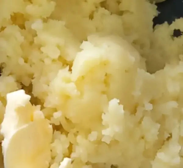 Easy Creamy Mashed Potatoes: A Homemade Side Dish Everyone Loves 25 Creamy Mashed Potatoes Prep 03 (2)