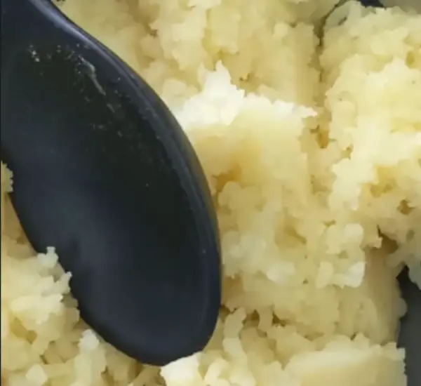 Easy Creamy Mashed Potatoes: A Homemade Side Dish Everyone Loves 24 Creamy Mashed Potatoes Prep 04 (2)
