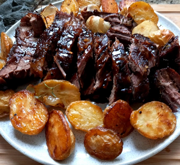 Crispy Roasted Potatoes You’ll Make on Repeat 14 Crispy Roasted Poataoes Featured Img 02