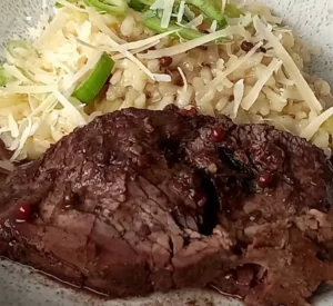 Filet Mignon with Red Wine and Pink Peppercorn Sauce 4 Filet Mignon with Red Wine and Pink Peppercorn Sauce Featured 02