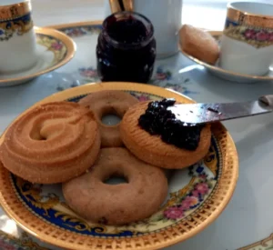 Easy Homemade Blueberry Jam Recipe (No Pectin Needed!) 7 Blueberry Jam Featured 01