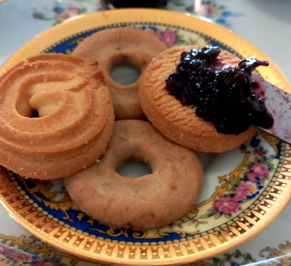 Easy Homemade Blueberry Jam Recipe (No Pectin Needed!) 8 Blueberry Jam Featured 03