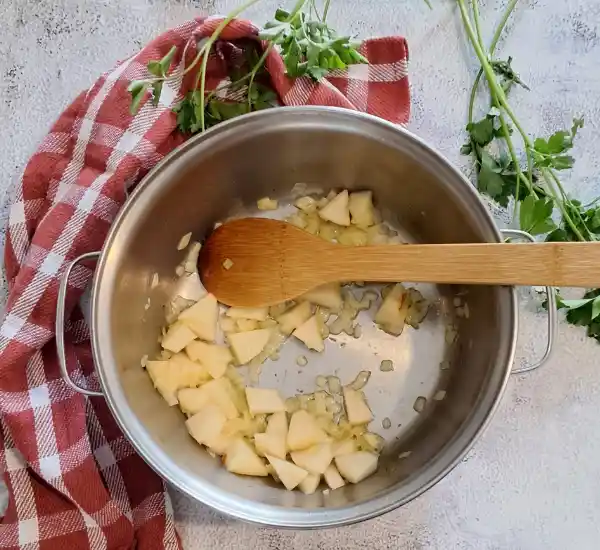 Cozy Pear Risotto with Walnuts – A Comforting Dinner Idea 26 Pear Risotto Prep 05