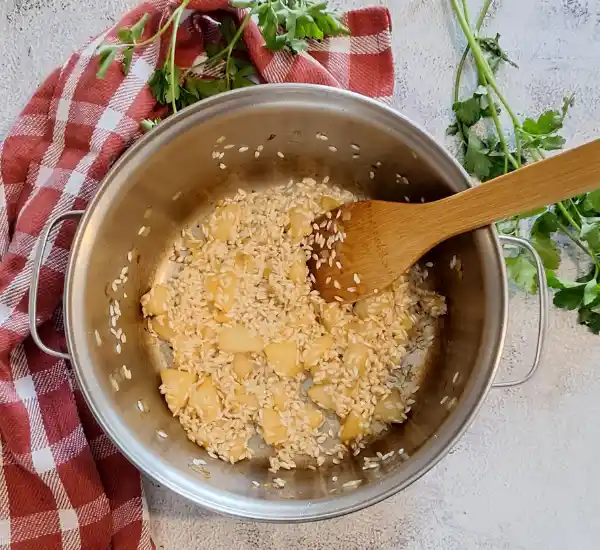 Cozy Pear Risotto with Walnuts – A Comforting Dinner Idea 27 Pear Risotto Prep 06