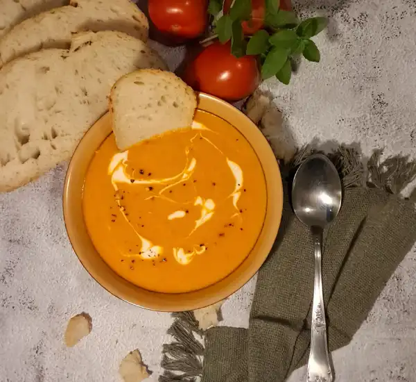 Roasted Tomato Soup with a Carrot Twist: Comfort in a Bowl 29 Roasted Tomato Soup Featured 02