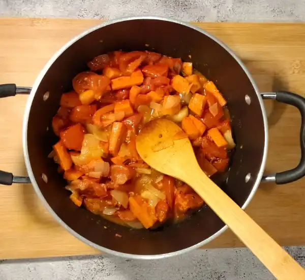 Roasted Tomato Soup with a Carrot Twist: Comfort in a Bowl 24 Roasted Tomato Soup Preparation 3
