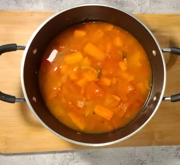 Roasted Tomato Soup with a Carrot Twist: Comfort in a Bowl 25 Roasted Tomato Soup Preparation 4