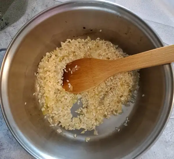 Parmesan Risotto Recipe You’ll Love (Easy, Elegant & Totally Delicious) 25 Parmesan Risotto Recipe Prep 02