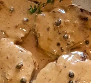 Easy Steak Au Poivre Dinner with Classic Creamy Au Poivre Sauce 12 Steak Au Poivre Dinner Featured 01