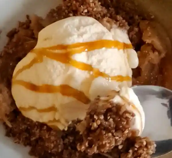 Best Apple Crisp Recipe – Easy, Old-Fashioned, and Delicious 34 Apple Crisp Recipe Feature 02