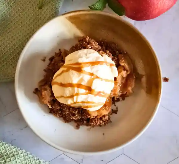 Best Apple Crisp Recipe – Easy, Old-Fashioned, and Delicious 29 Apple Crisp Recipe Feature 03
