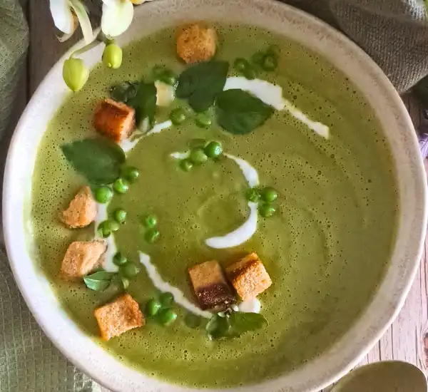 Easy Green Pea Soup Recipe with Fresh Basil — A Bright, Creamy Twist 17 Easy Green Pea Soup Featured 01