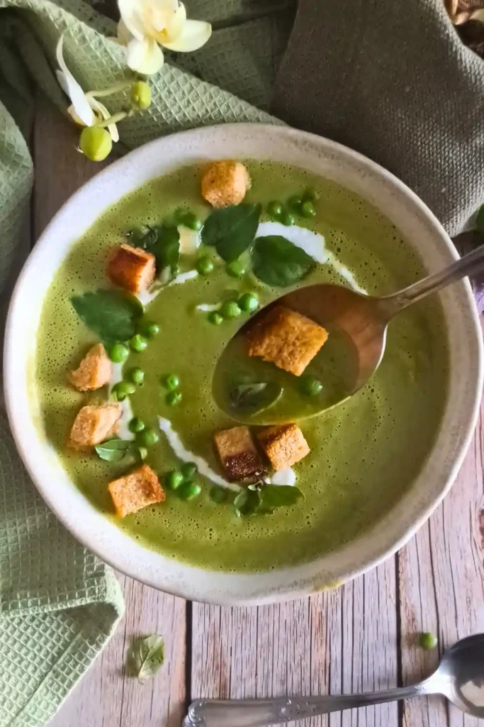 Easy Green Pea Soup Recipe with Fresh Basil — A Bright, Creamy Twist 18 Easy Green Pea Soup Featured 04