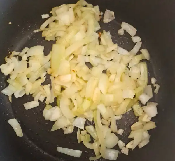 Easy Green Pea Soup Recipe with Fresh Basil — A Bright, Creamy Twist 20 Easy Green Pea Soup Prep 01