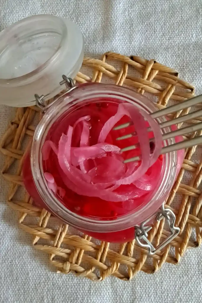 Easy Pickled Red Onions Recipe (No Canning Needed!) 18 Pickled Red Onions Featured 03