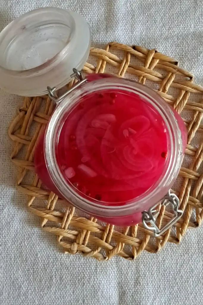 Easy Pickled Red Onions Recipe (No Canning Needed!) 27 Pickled Red Onions Featured 04