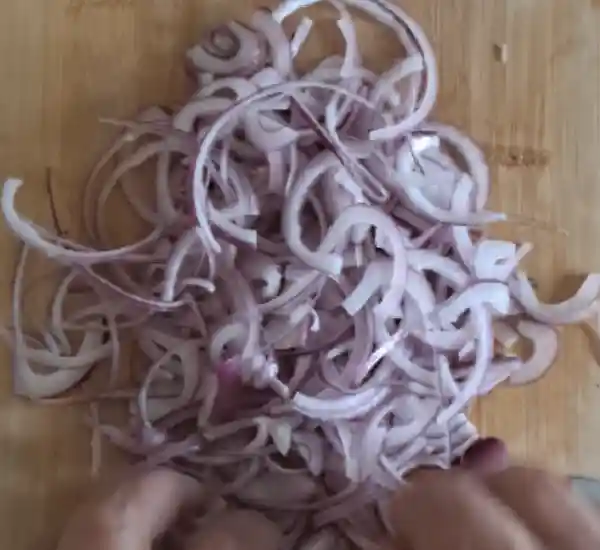 Easy Pickled Red Onions Recipe (No Canning Needed!) 21 Pickled Red Onions Prep 02