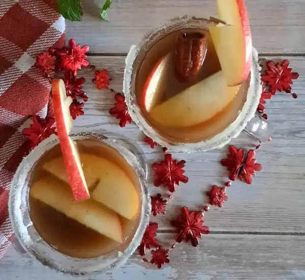 Easy Homemade Apple Cider for Cozy Evenings and Fall Gatherings 22 Apple Cider Featured 02