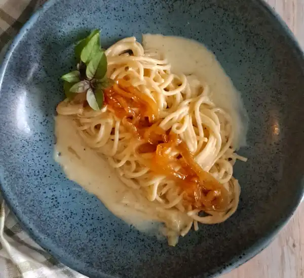 Caramelized Onion Pasta Featured 01