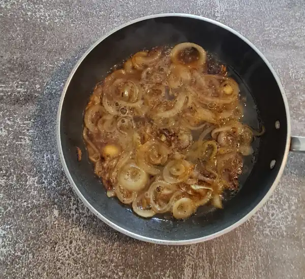 Caramelized Onion Pasta Prep 01