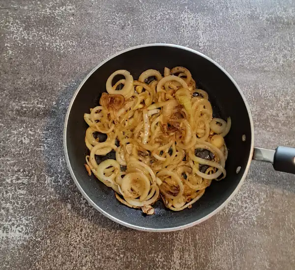 Caramelized Onion Pasta Prep 04