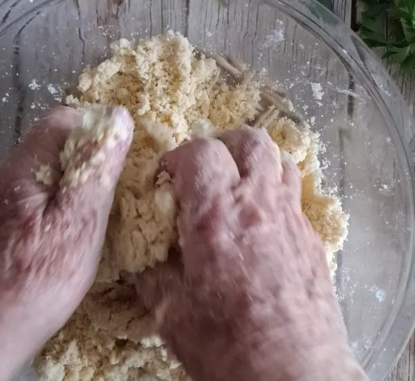 Easy Chicken Pie with Homemade Crust – Soft, Golden & Full of Flavor 30 Chicken Pie with Homemade Crust Prep 02