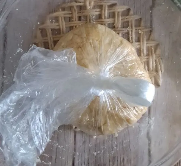 Easy Chicken Pie with Homemade Crust – Soft, Golden & Full of Flavor 31 Chicken Pie with Homemade Crust Prep 03