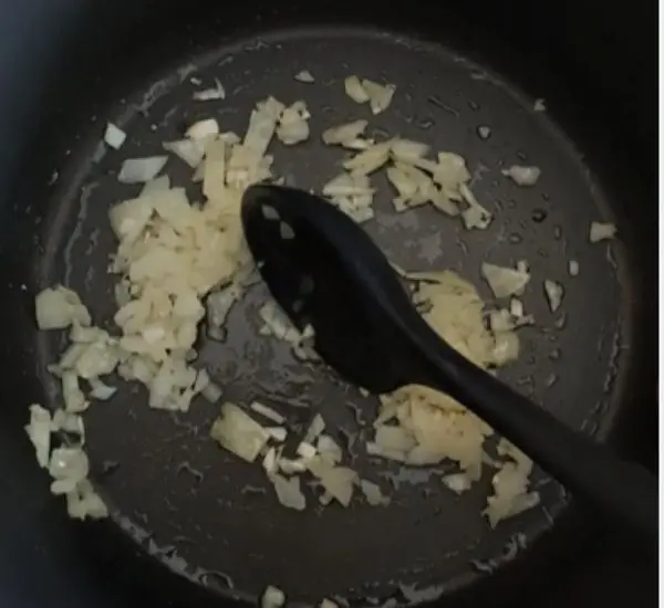 Easy Chicken Pie with Homemade Crust – Soft, Golden & Full of Flavor 35 Chicken Pie with Homemade Crust Prep 06